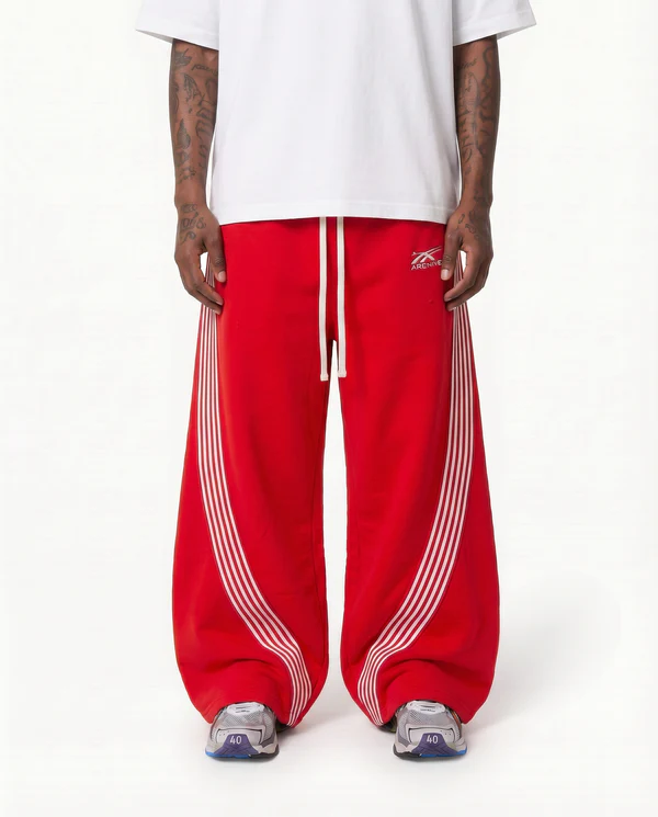 freepik_change-top-to-aboxy-white_2808330605 ARCHIVE ESSENTIAL WIDELEG SWEATPANTS RED